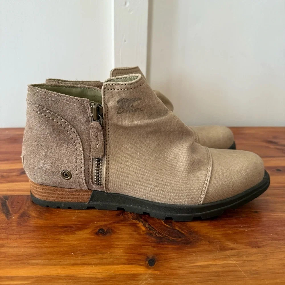 Sorel Major Low Light Tan Booties